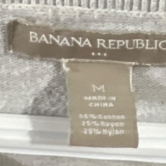 Banana Republic Gray & Yellow Sweater - Pre-Loved size Medium - Picture 4 of 4